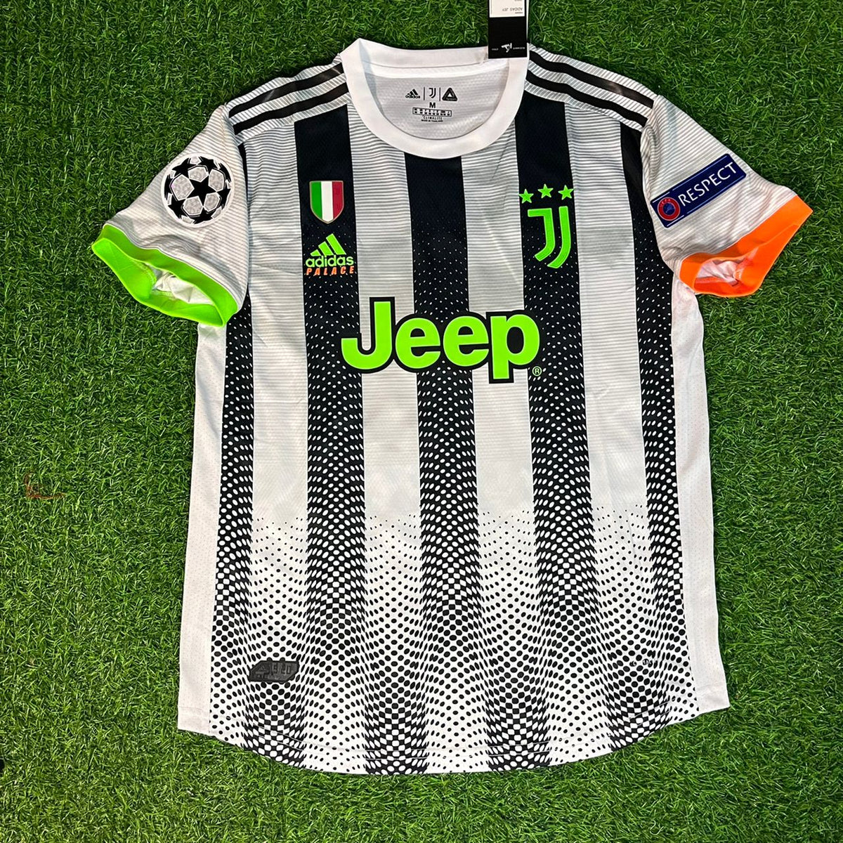 Cristiano Ronaldo 7 – Juventus 2019-20 Home Jersey | Retro Kit | Maillot | Trikot