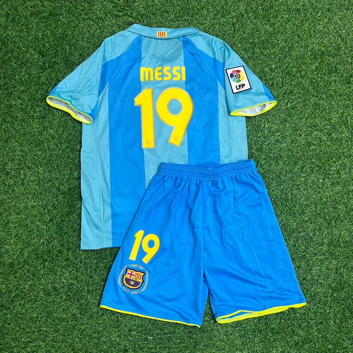 Lionel Messi Barcelona #19 Debut Retro Kids Football Jersey Kit